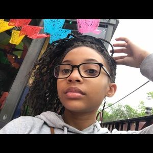 Meet your Posher, Briana